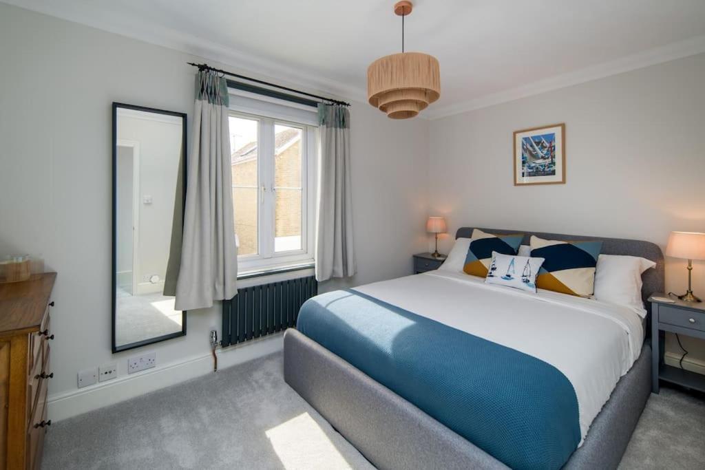 Captain'S Cottage - Central West Cowes - Spacious, Entire 1-Bed Home Exterior photo